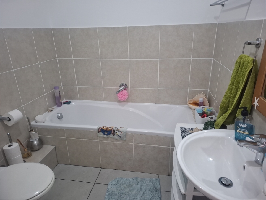 To Let 2 Bedroom Property for Rent in Beachfront Western Cape